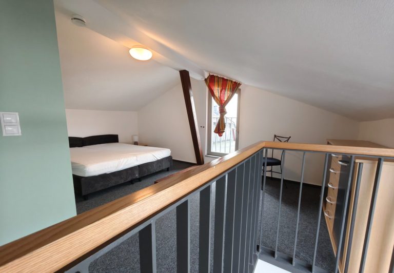 Ferienwohnung Bacharach Altstadtquartier 16 – Galerie mit 2 Einzelbetten, flexibel für Familien & Freunde, nahe Loreley & Rhein