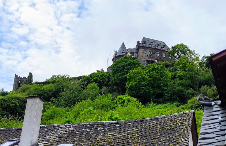Historische Burg Stahleck oberhalb von Bacharach – Rheinromantik und UNESCO-Welterbe vom Haus aus erlebba